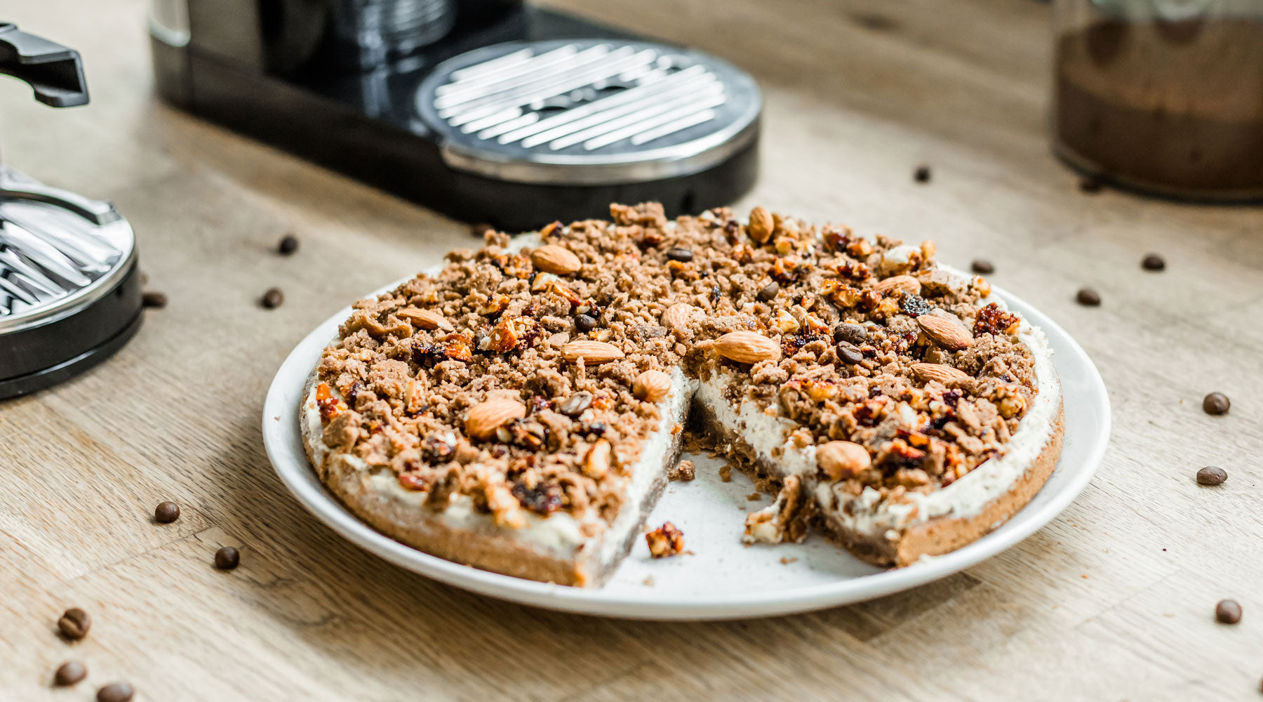 angeschnittener Kaffeekuchen nach dem Rezept von Oma Brigitte von Kuchentratsch