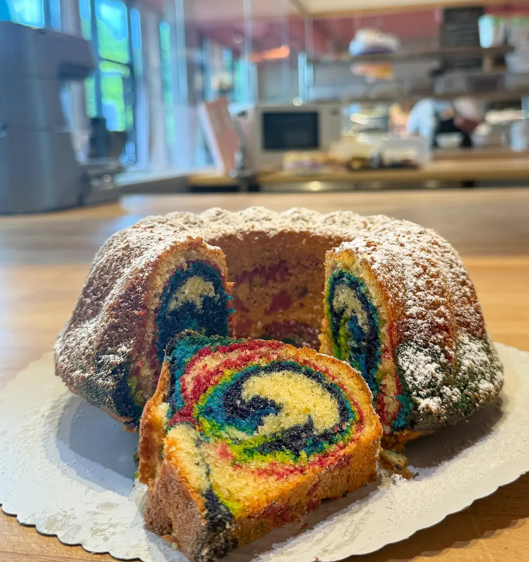 Nussroulade von Oma Anna von Kuchentratsch auf Servierplatte