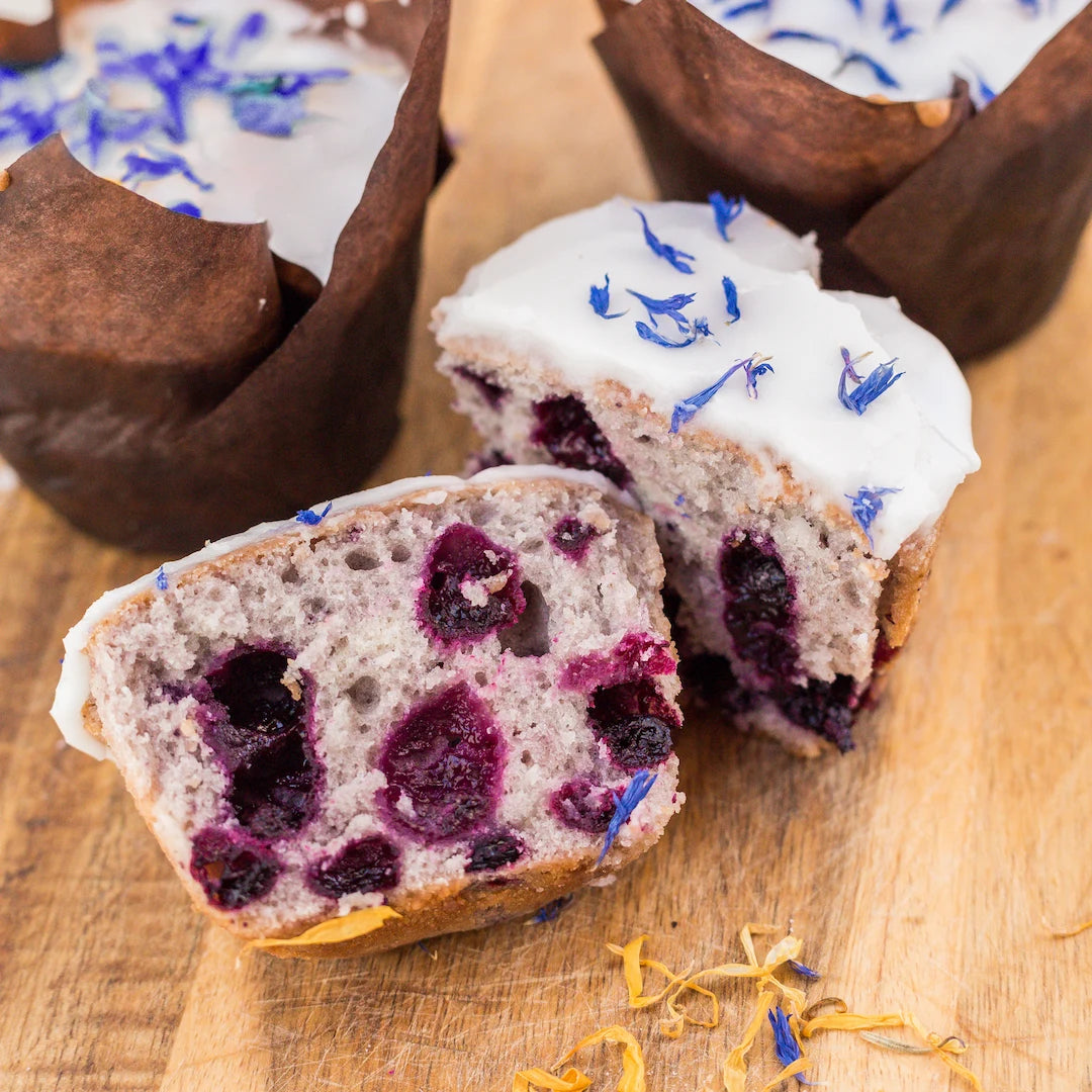 Heidelbeer-Muffins von Kuchentratsch aufgeschnitten