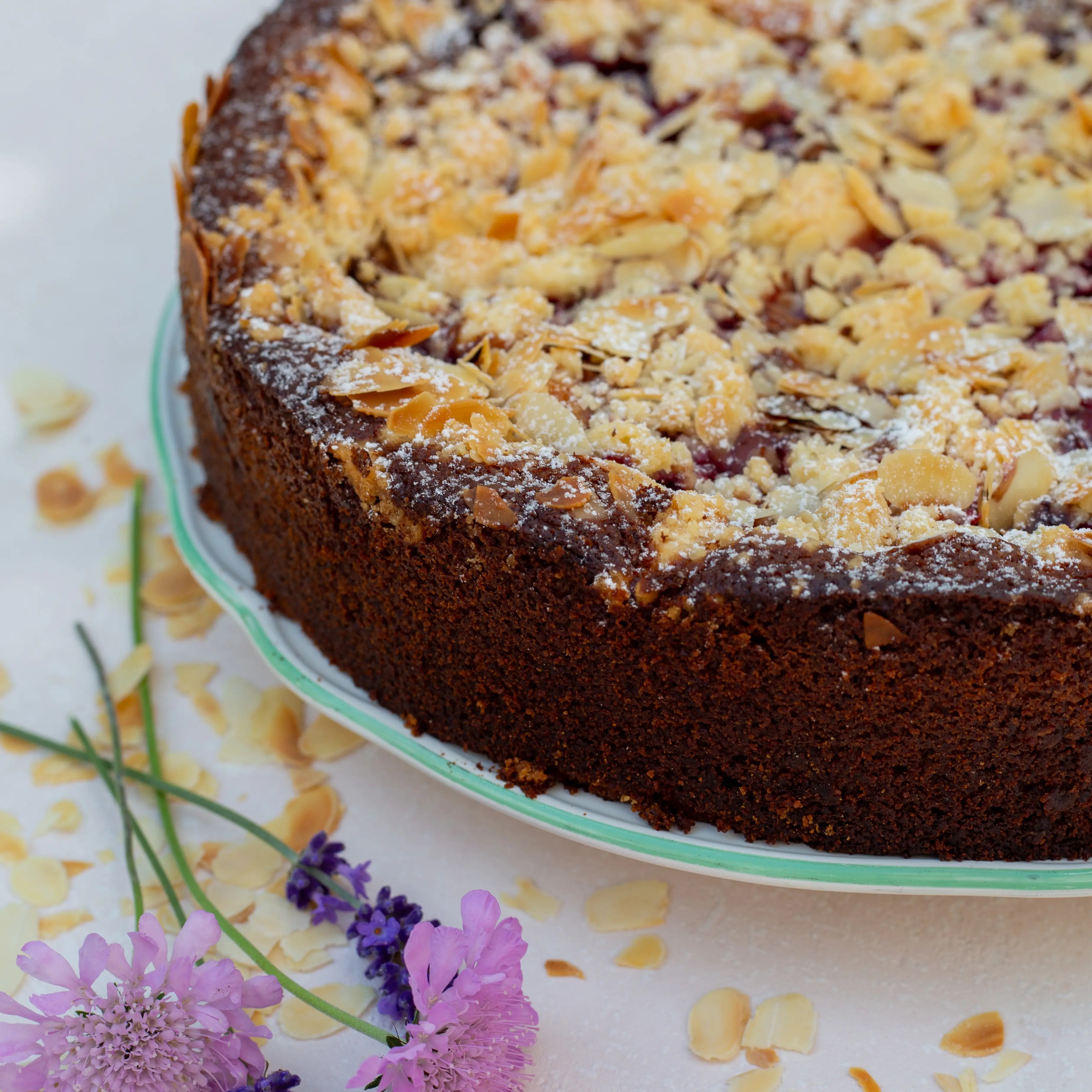 Kirsch-Streuselkuchen von Oma Sonja von Kuchentratsch seitlich