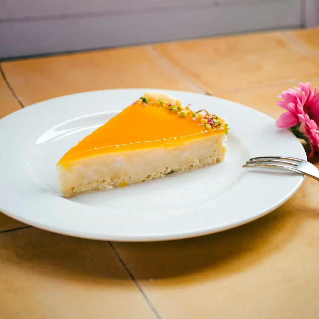 Ein Stück der Zitrone Passionsfrucht Tarte von Kuchentratsch
