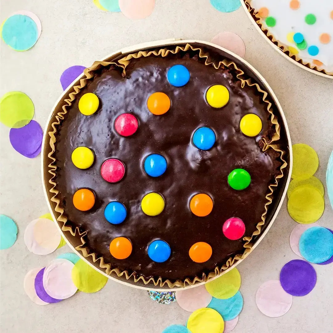 Kleiner bunter Schokokuchen von Oma Anna von Kuchentratsch mit Schokolinsen