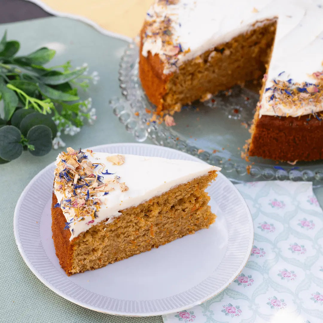 Ein Stück von Oma Irmgards Karottenkuchen von Kuchentratsch