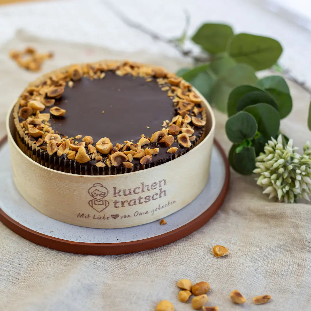 Nuss-Schokokuchen von Kuchentratsch seitlich