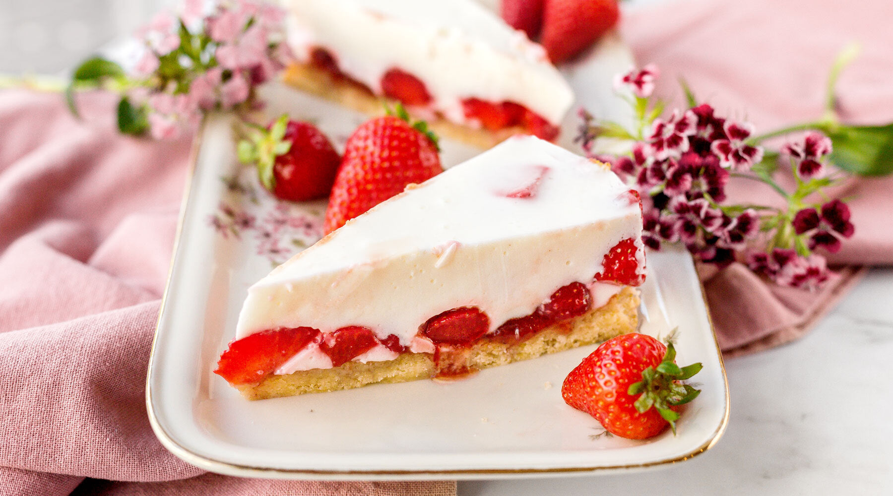Joghurttorten Rezept mit Erdbeeren