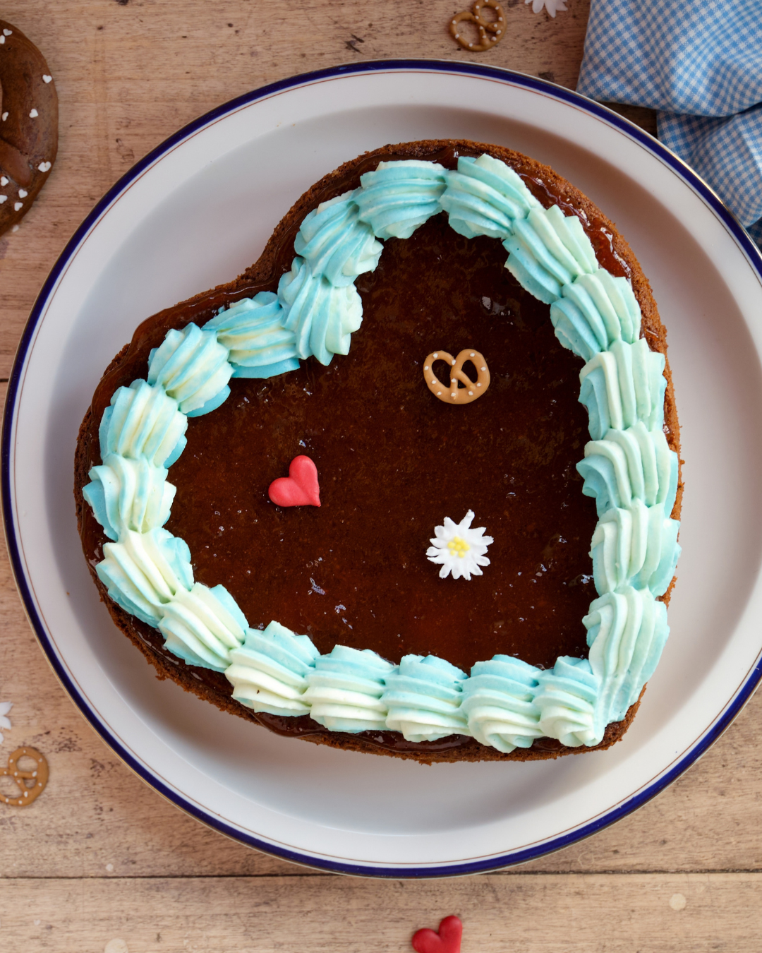Wiesnherz – Nuss-Amaretto-Kuchen von Oma Conny