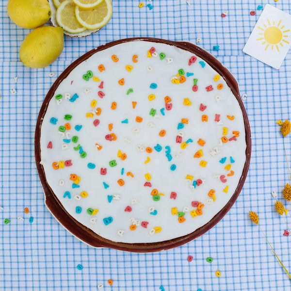 Einschulungs-Zitronenkuchen von Oma Helga Groß mit Buchstabendeko