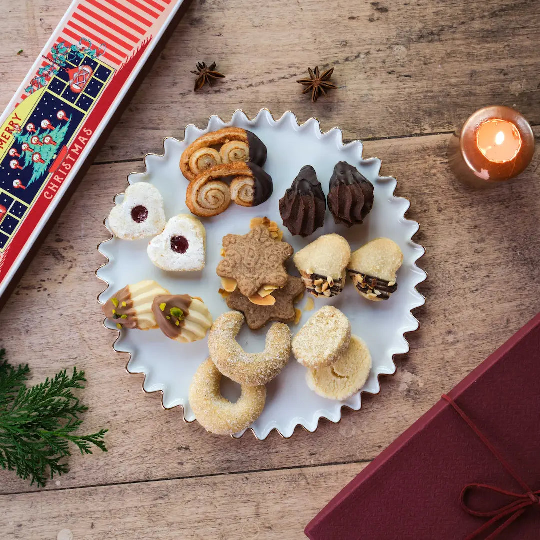 Kuchentratsch Plätzchenmischung mit Kipferln und gefüllten Keksen als Geschenkidee zur Adventszeit