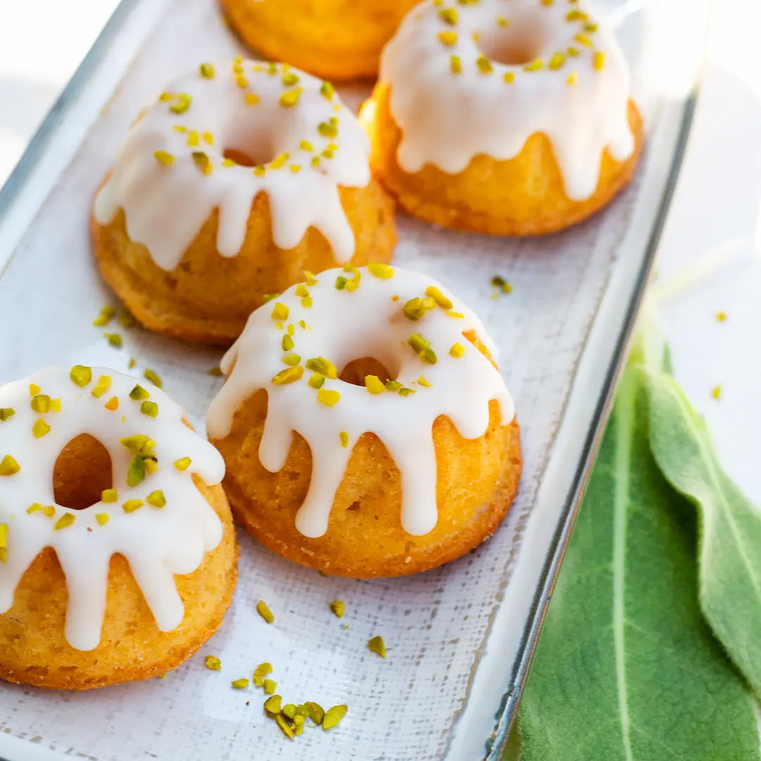 Mini-Zitronenguglhupf von Doris von Kuchentratsch seitlich