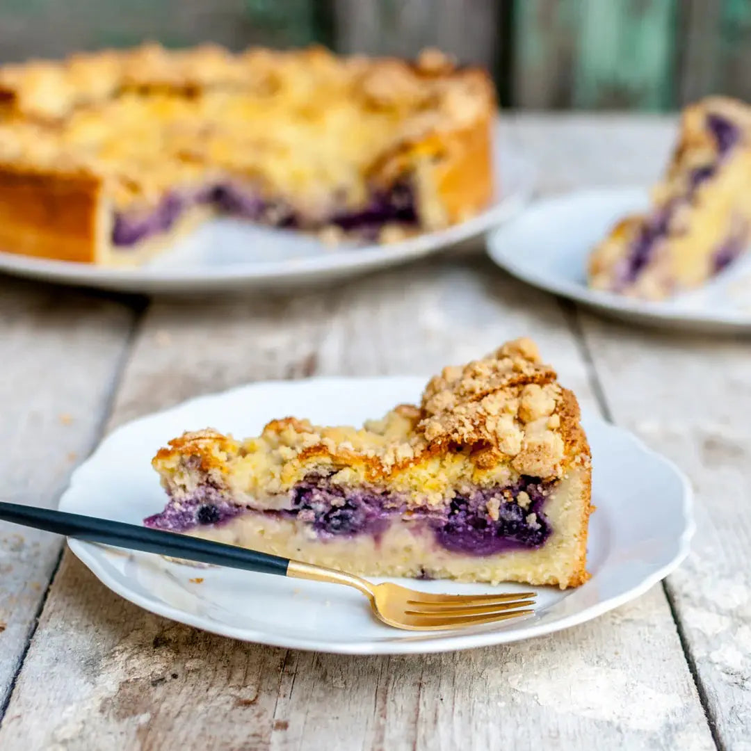 Stück vom Heidelbeer-Schmand-Kuchen von Oma Roswitha von Kuchentratsch 