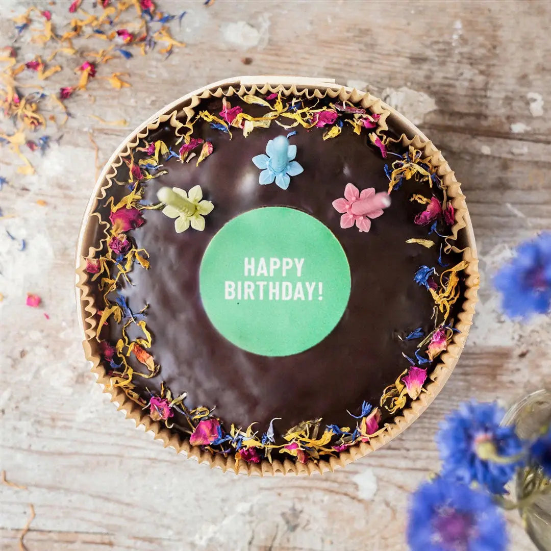 Mini Geburtstagskuchen Schoko von Kuchentratsch mir türkiser Happy Birthday Oblate